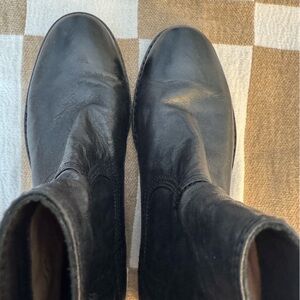 Frye Women’s Anna Shortie Ankle boots.